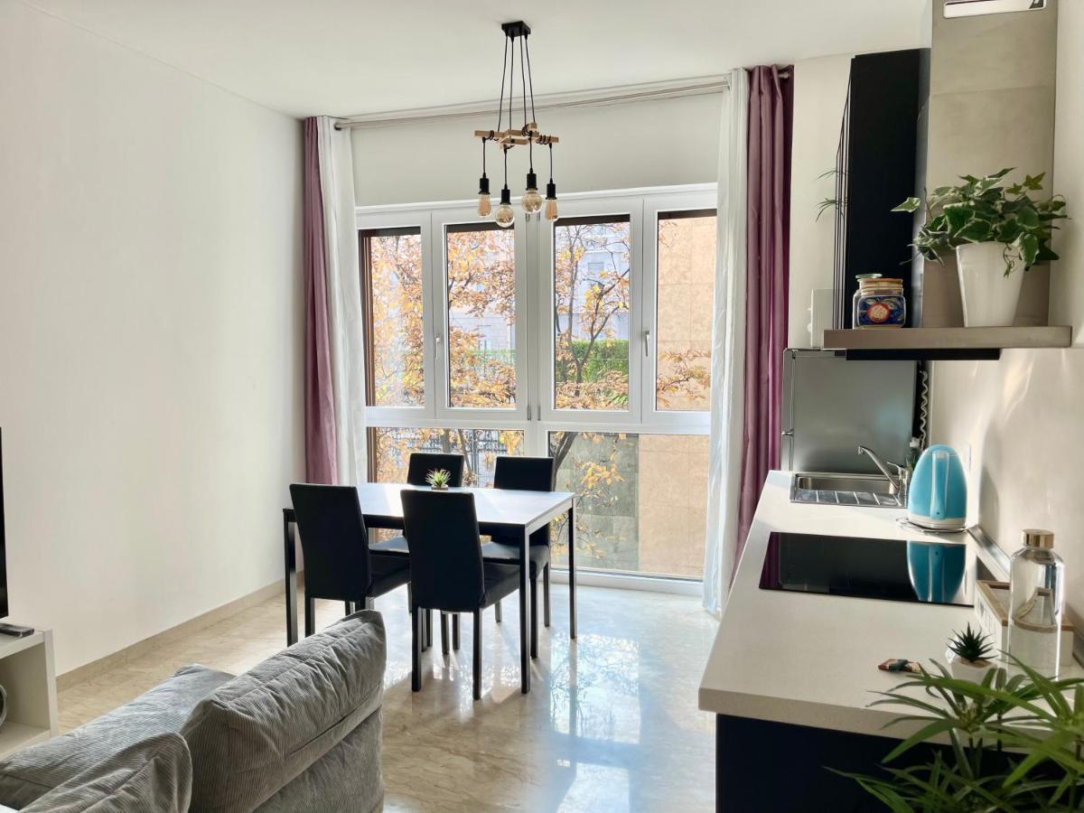 The White House, Modern Apartment In Center Milan Bagian luar foto