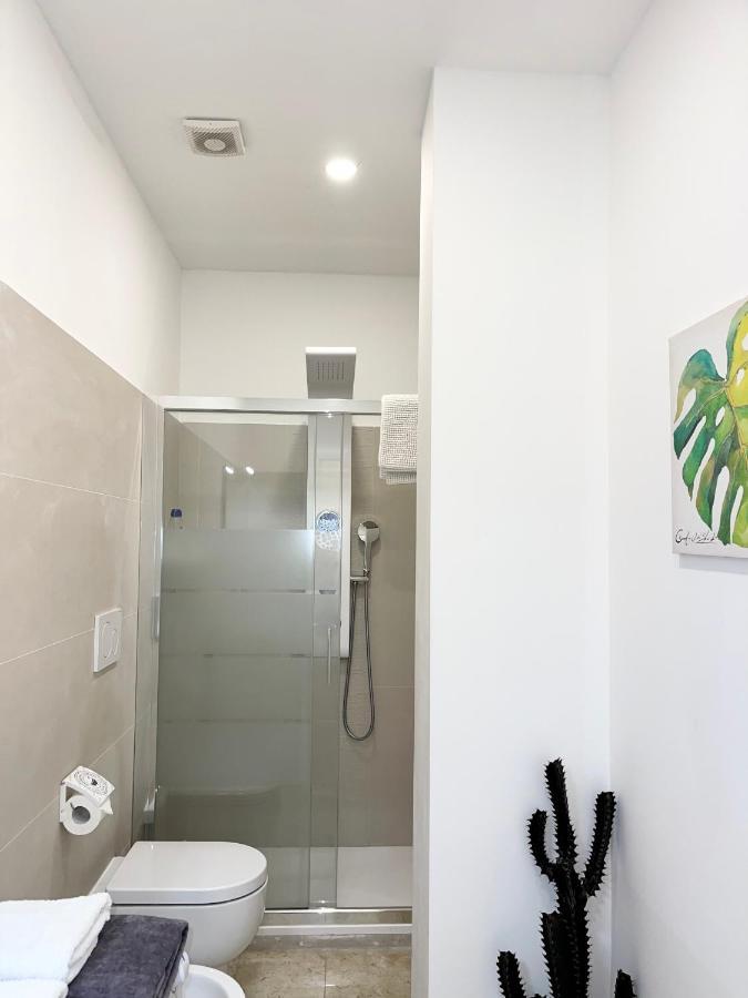 The White House, Modern Apartment In Center Milan Bagian luar foto