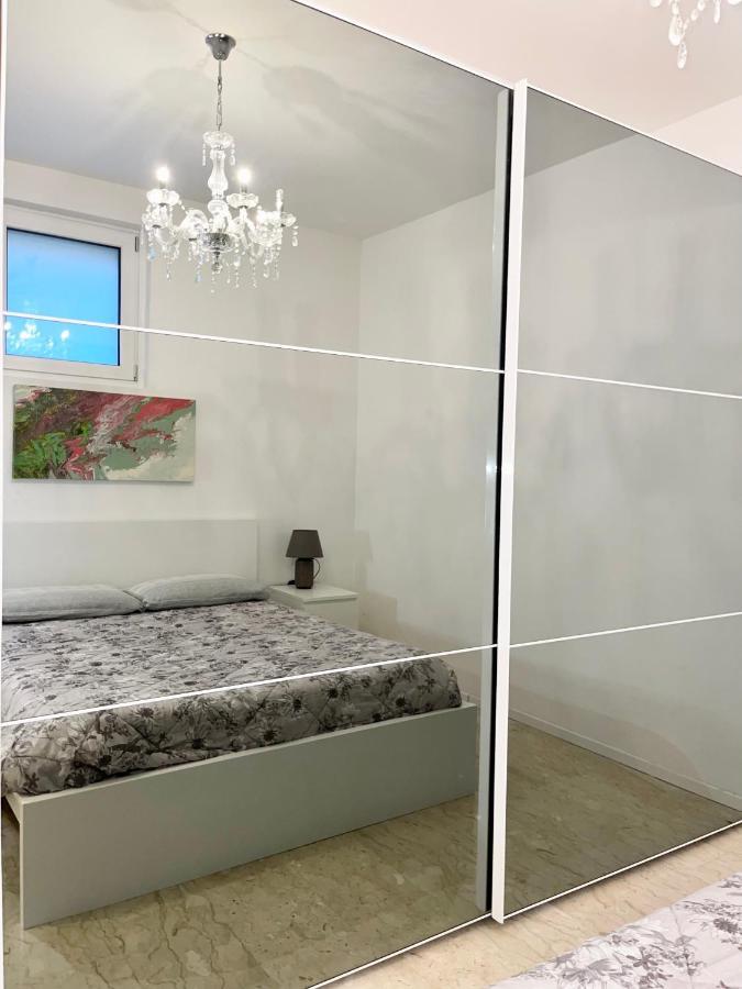 The White House, Modern Apartment In Center Milan Bagian luar foto